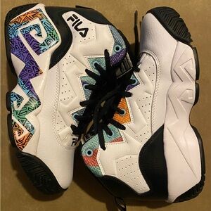 Colorful FILA Women’s Size 7 Sneakers 👟